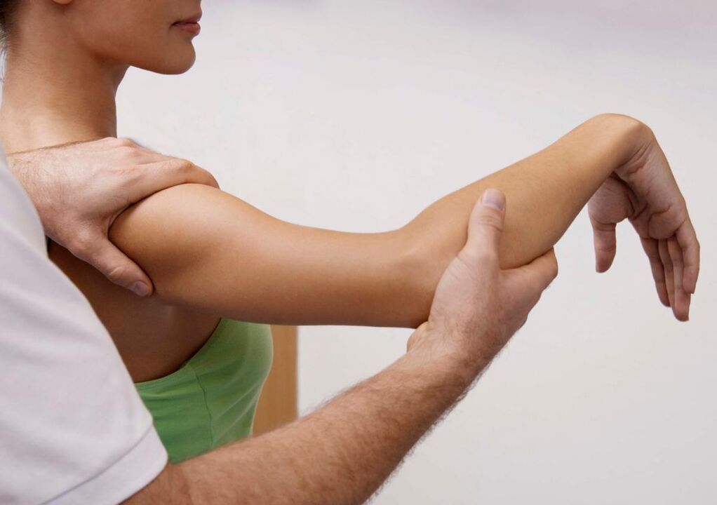 To accurately diagnose shoulder joint arthrosis, the doctor will conduct several necessary tests. 
