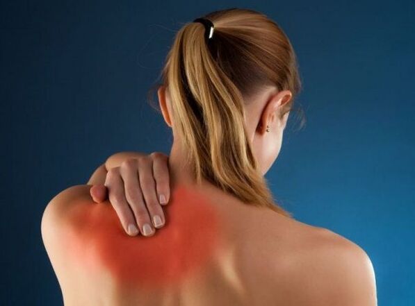 back pain in the shoulder blade photo 1